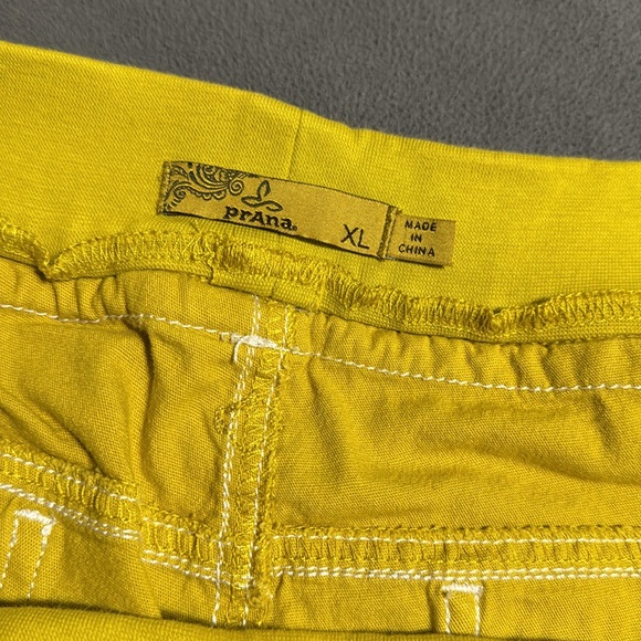 Prana Avril XL pant in yellow with contrast pockets - Picture 3 of 3